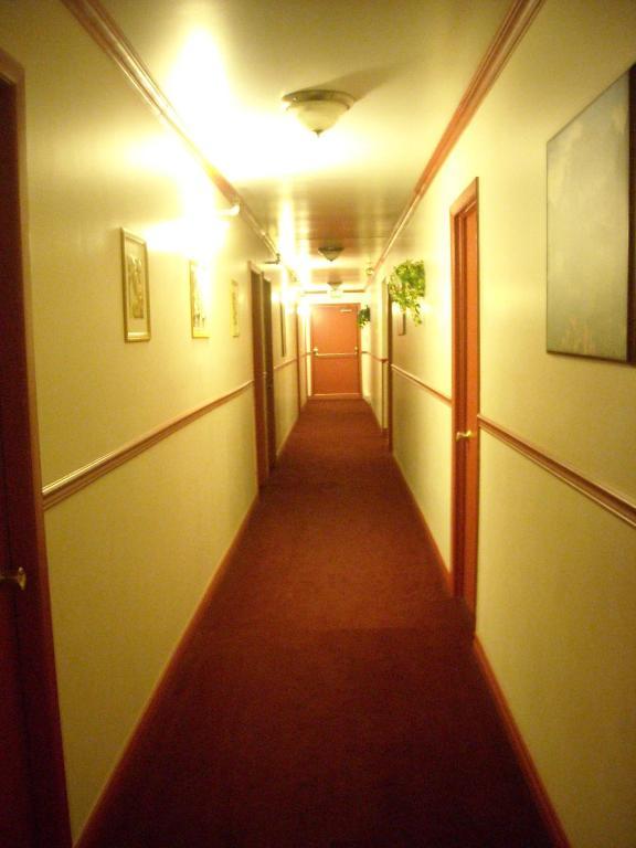 Hotel Motel Le Chateau Лак-Мегантик Экстерьер фото